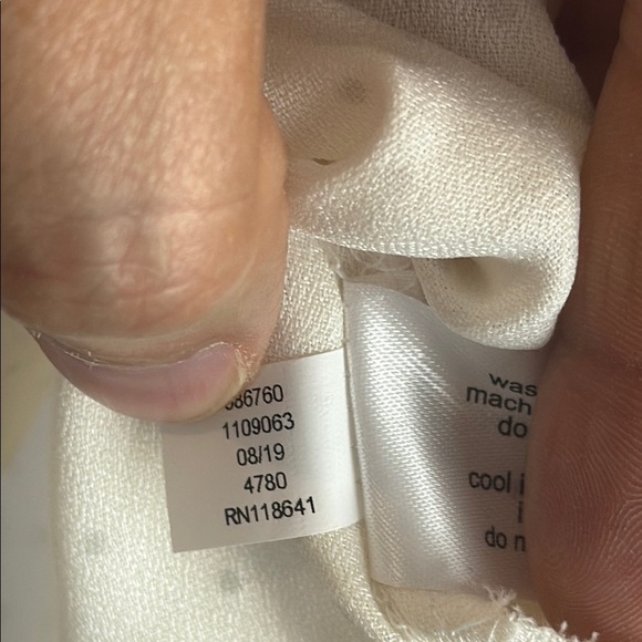 Lane Bryant Cream Sleeveless Blouse with Elegant Design Size 22 - Picture 10 of 12